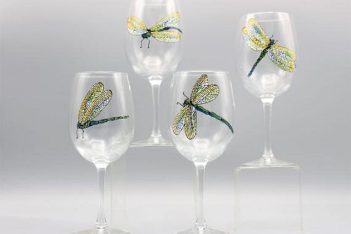 6 Creative Wine Glass Decorating Ideas That Will Impress Your Friends