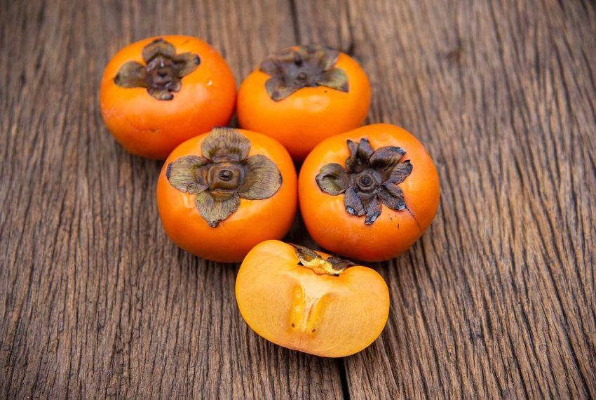 Do You Eat Persimmons Raw or Cooked: Cooking Methods