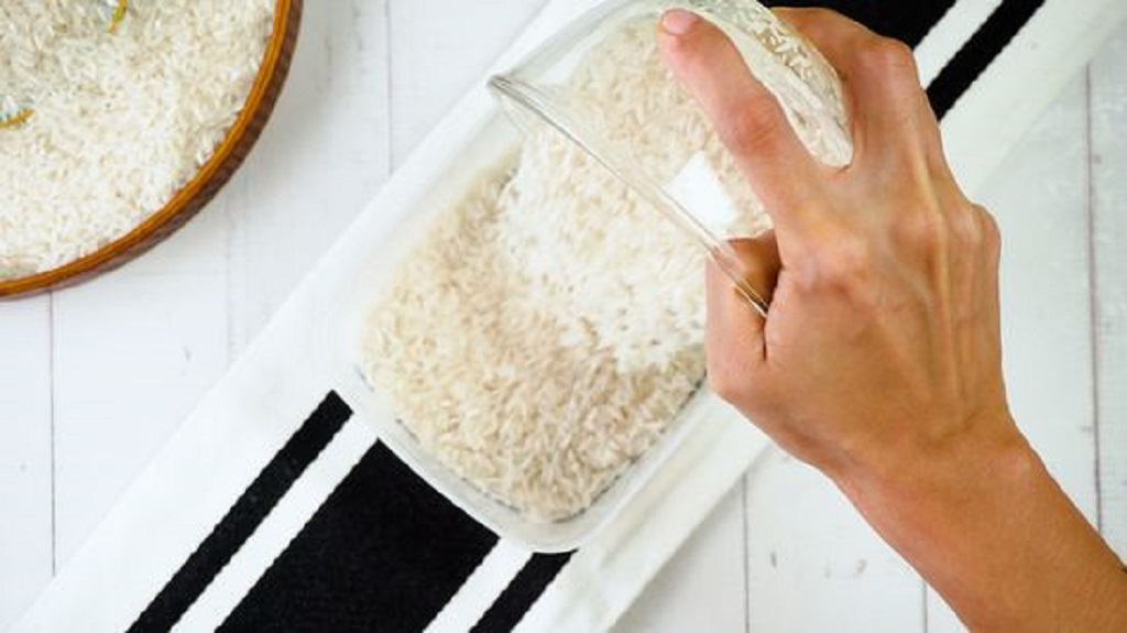  To maximize the shelf life of your cooked rice, follow these storage tips