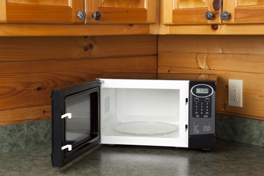 How to clean a really dirty microwave?