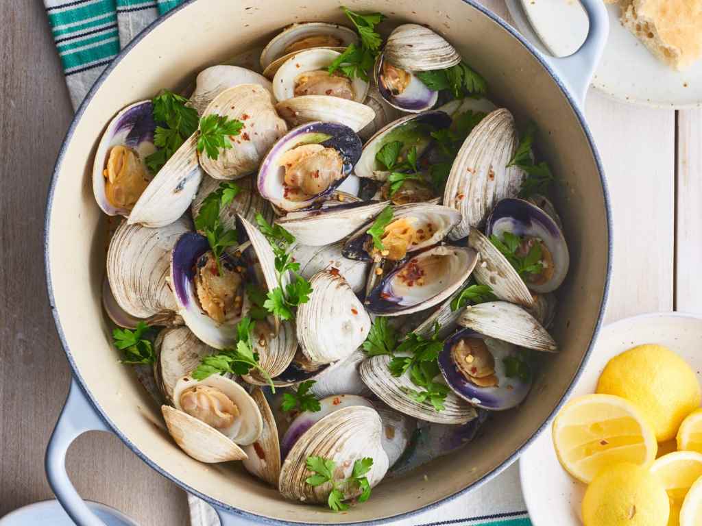 How do you cook frozen clams in their shells